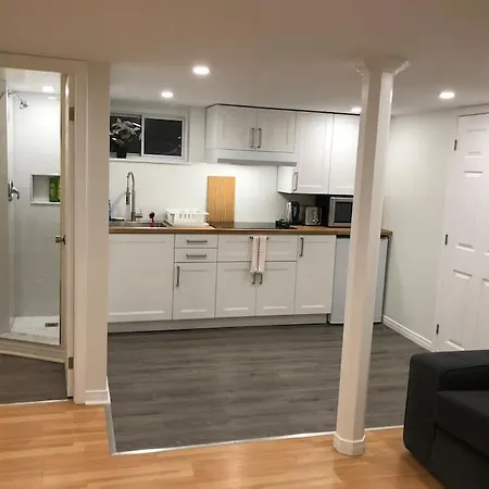 Entire Suite: Private Basement Studio Apartment!